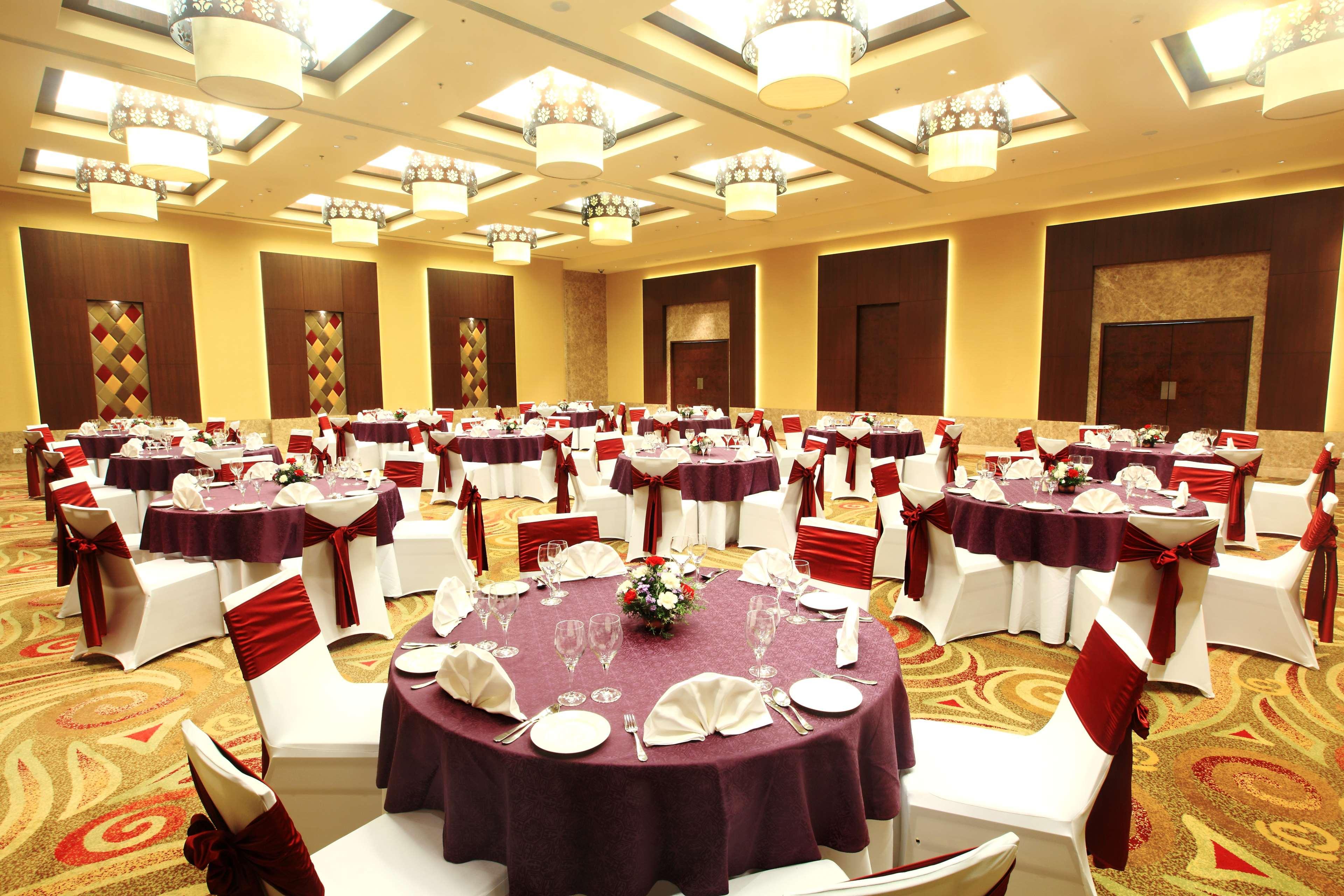 Radisson Blu Hotel Chennai City Centre Restaurante foto